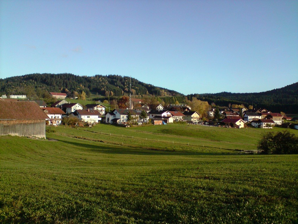 baernzell_suedost.jpg - Nach Südosten blickend, zeigt sich der Rest von Bärnzell.