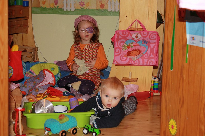 IMG_3764.JPG - Mama, ich helf der Emma kurz beim Chaos machen!