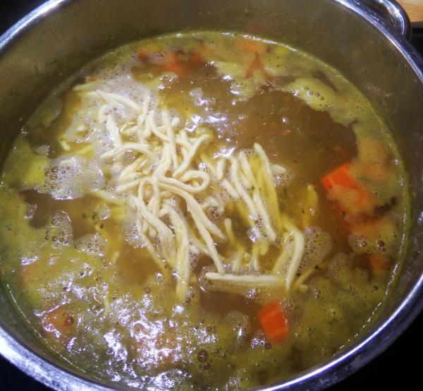 20200312_veggiemarsch_spaetzle_versenken.jpg