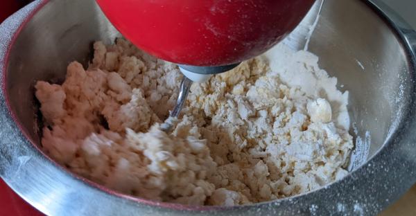 20220205_kaesespaetzle2_teigmaschine.jpg
