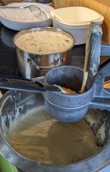 20220205_kaesespaetzle3_kochen.jpg