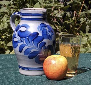 apfelwein_geripptes_bembel.jpg