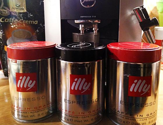 kaffee_in_hohen_dosen.jpg