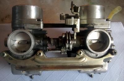 vergaserbatterie_cb400_versifft_frontal.jpg